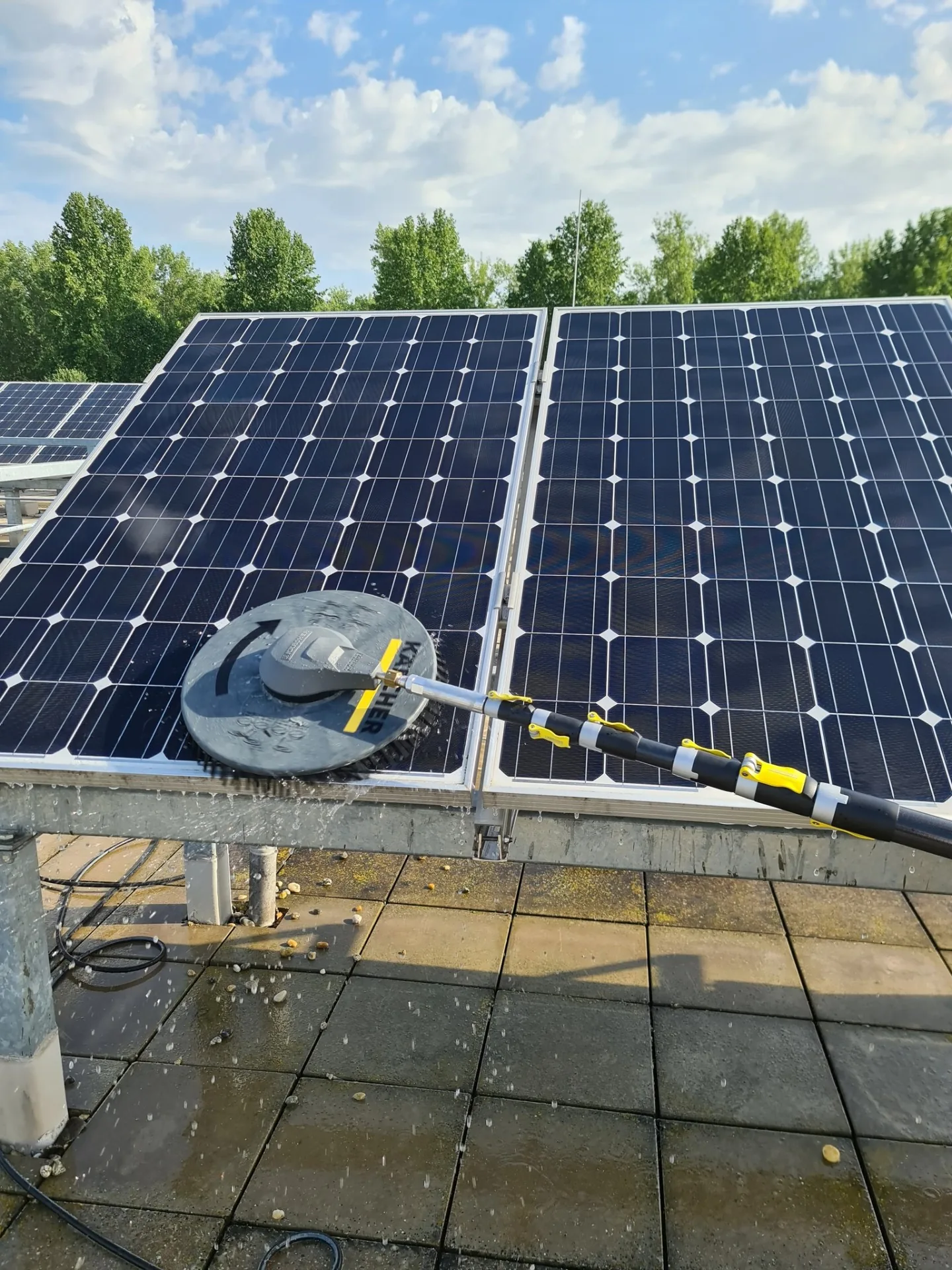 Radovi na solarnim panelima alpinističkim tehnikama | Airos Osijek